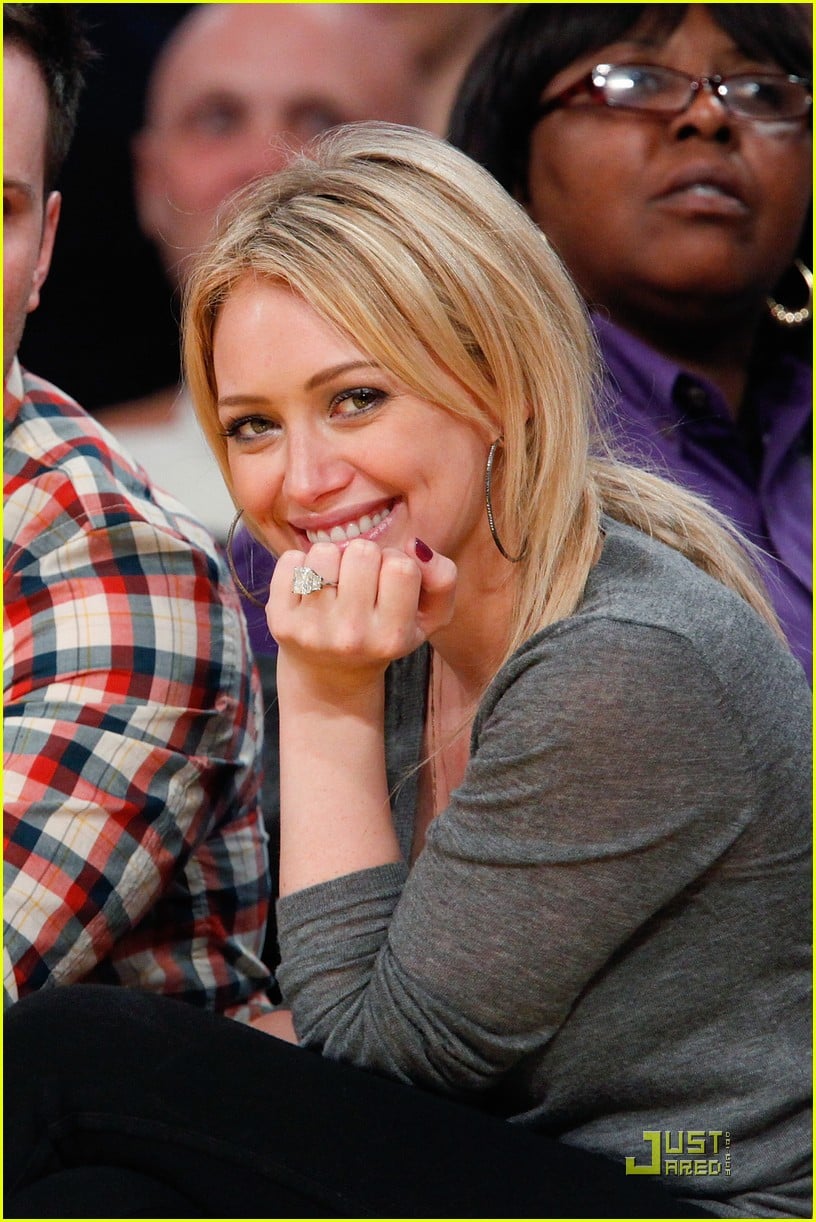 hilary duff mike comrie courtside couple 012451553