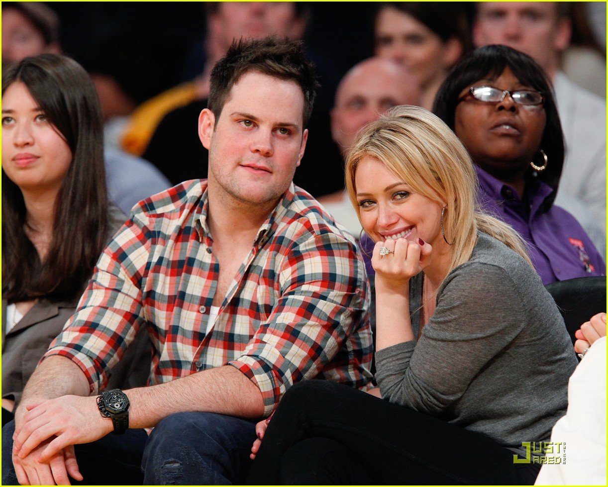 hilary duff mike comrie courtside couple 072451559