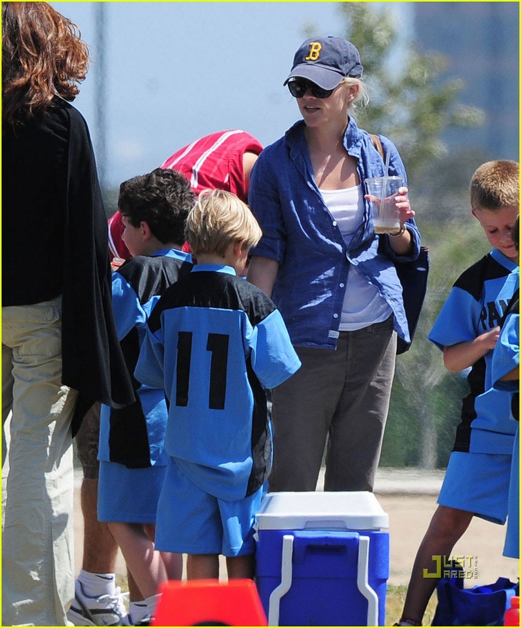 Reese Witherspoon & Jim Toth Team Deacon! Photo 2448960 Celebrity