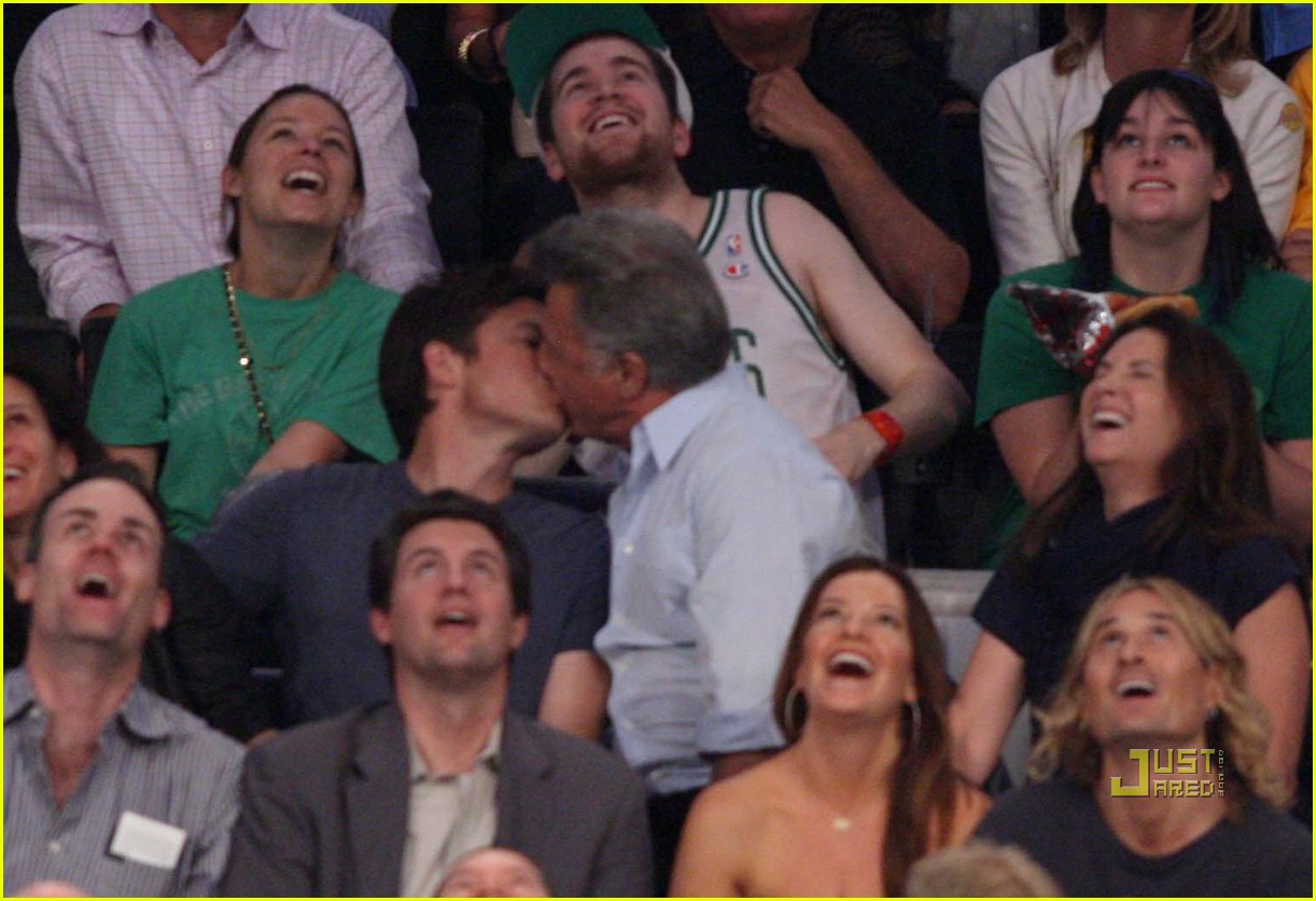 Jason Bateman & Dustin Hoffman Kissing Couple! Photo 2456195 Dustin