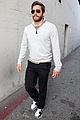 jake gyllenhaal leaves medical building 05