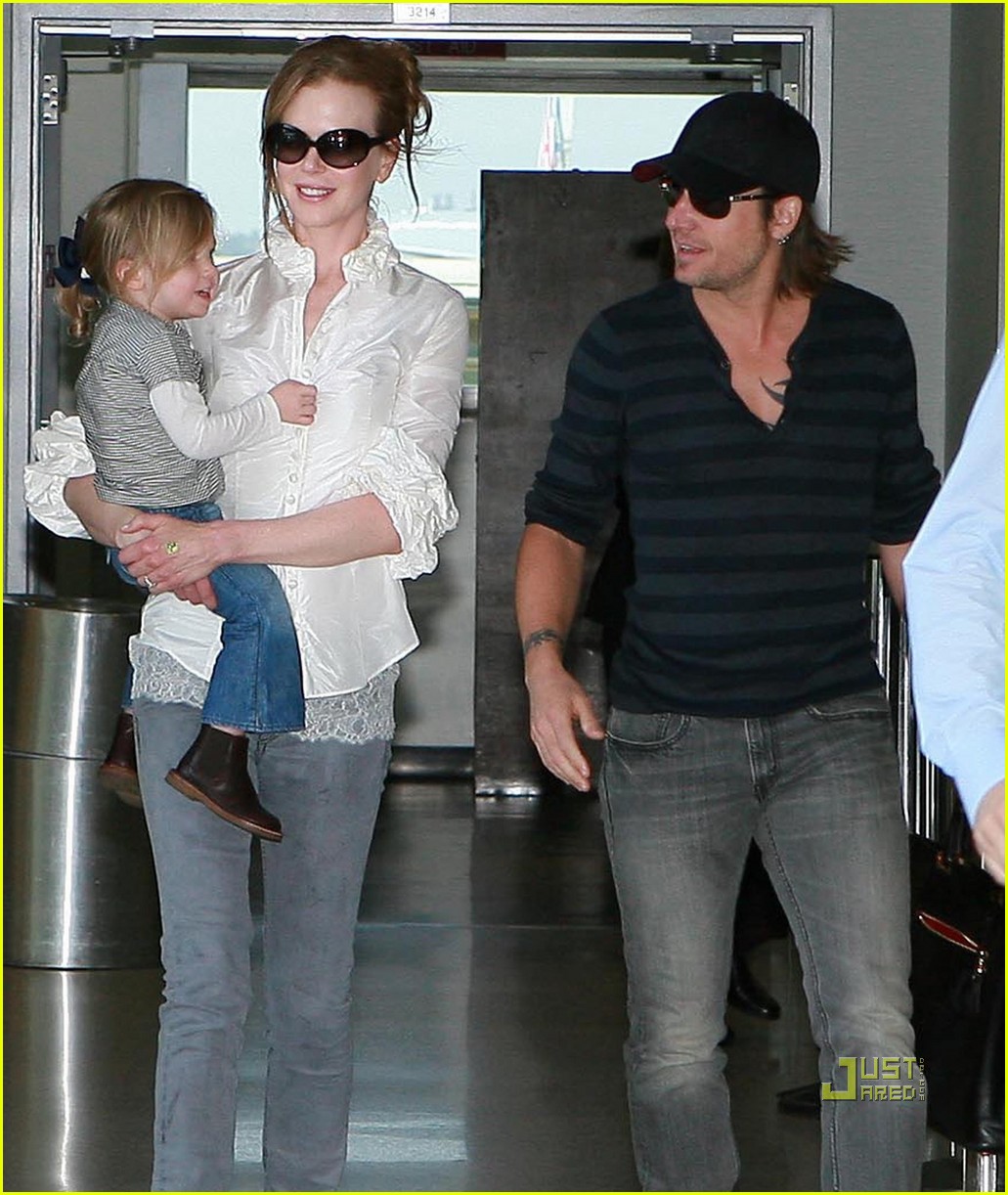 Nicole Kidman Birthday & Father's Day with the Whole Family! Photo(01)