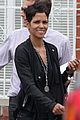 halle berry jets off jeans 01