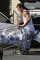 jude law sienna miller grocery shopping 02