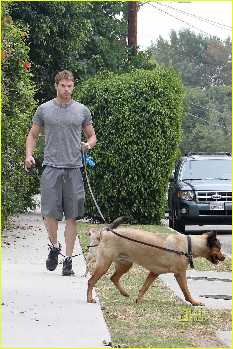 Kellan Lutz Jogging with Kola and Kevin! Photo 2469464 Kellan Lutz