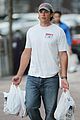 tom welling grocery shopping 04