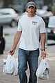 tom welling grocery shopping 06