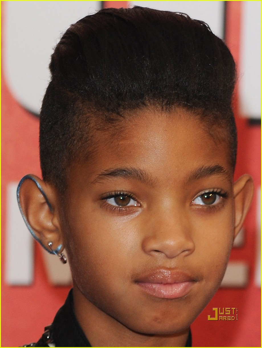 willow smith painted ear outline 03