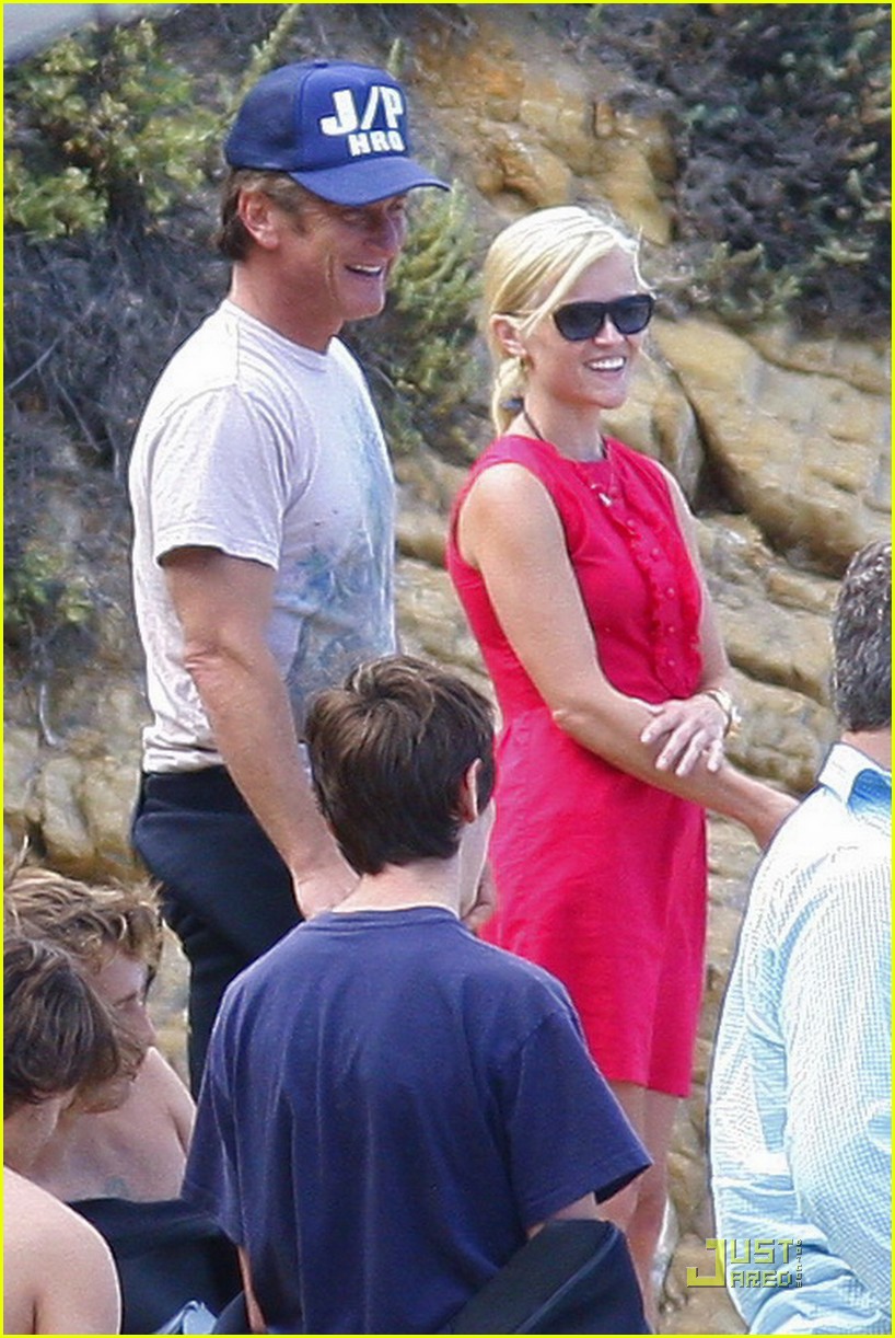 reese witherspoon star spangled beach 052463697