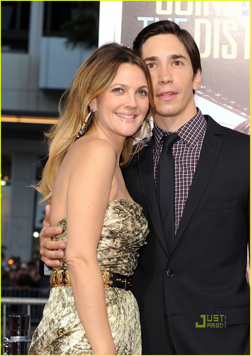 drew barrymore justin long going the distance premiere 082475039