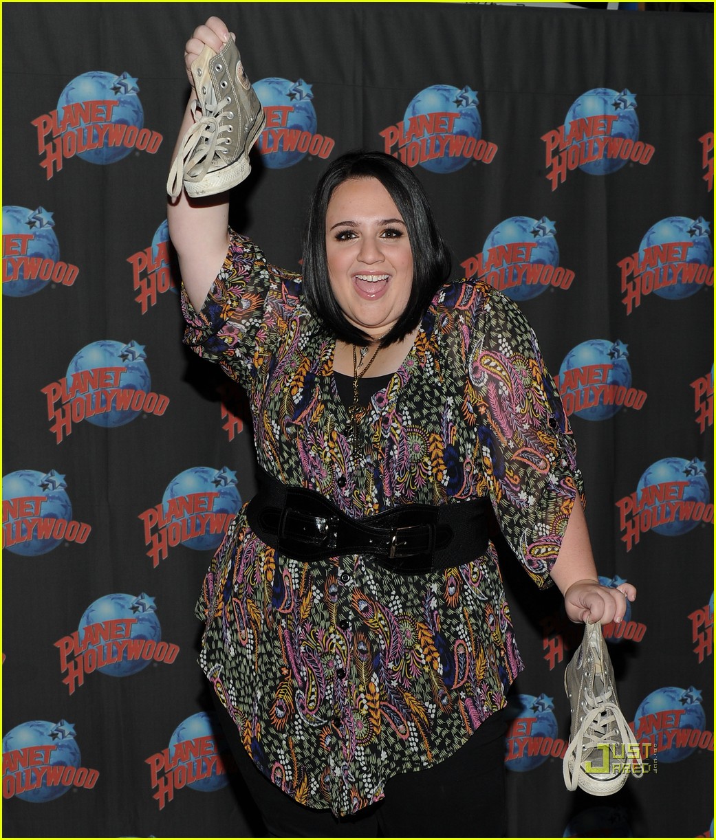 Nikki Blonsky: Funny Faces at Planet Hollywood: Photo 2474020 | Nikki