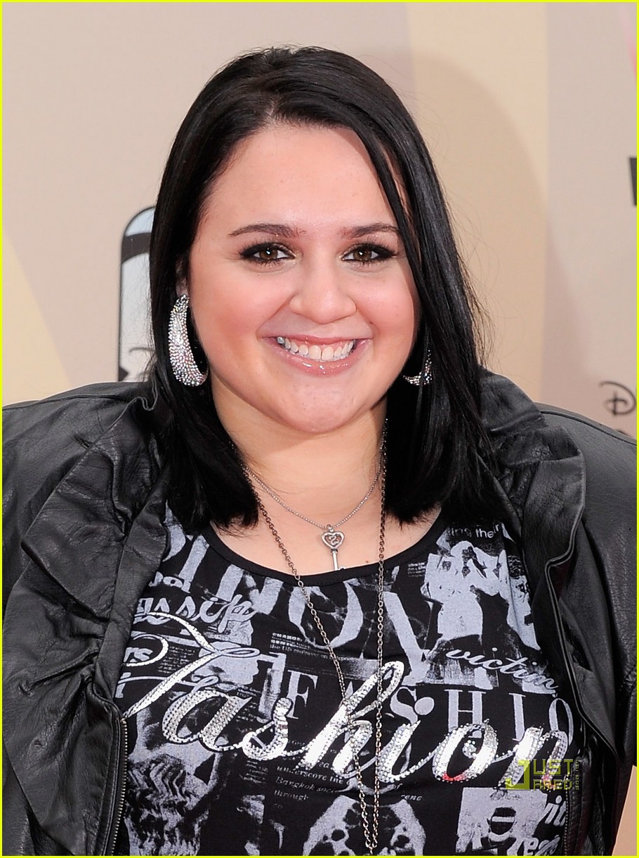 nikki blonsky funny faces at planet hollywood 052474021