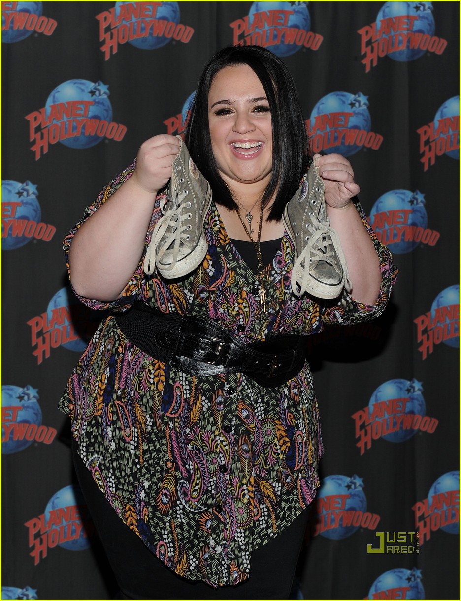 nikki blonsky funny faces at planet hollywood 072474023