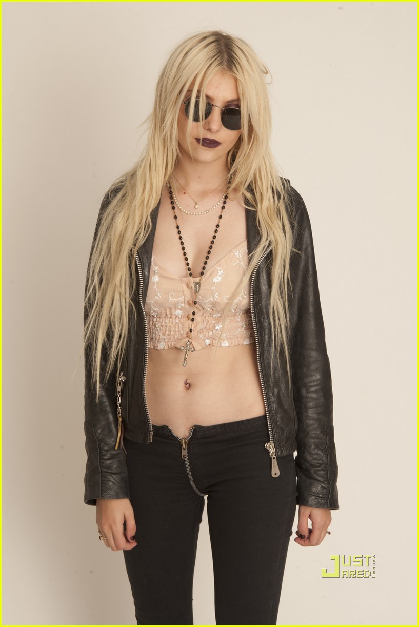 Taylor Momsen Zips Up Nicely: Photo 2472941 | Taylor Momsen Photos