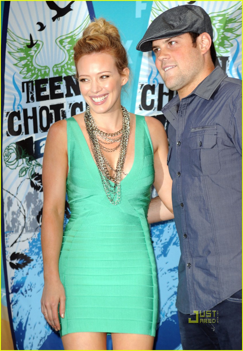 Hilary Duff Teen Choice Awards with Mike Comrie! Photo 2472229