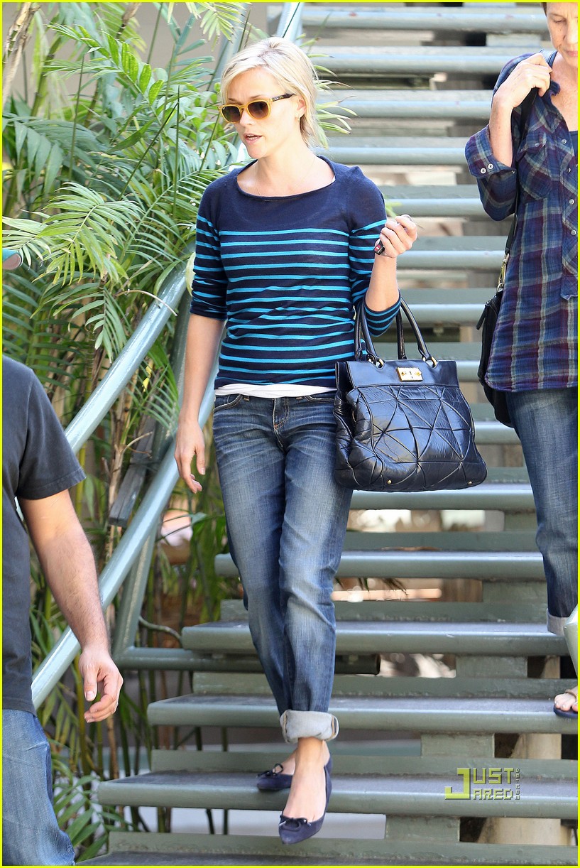 reese witherspoon furniture shopping 08