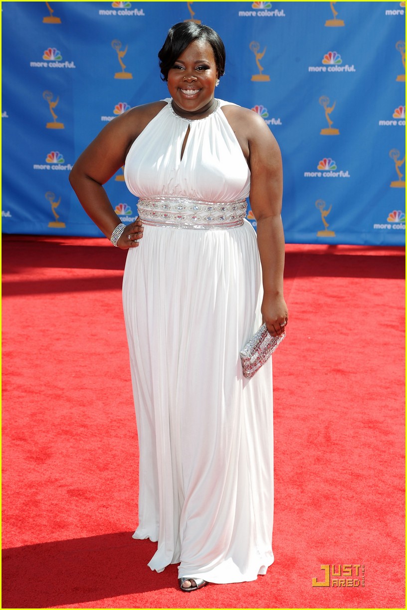 Amber Riley & Jenna Ushkowitz Emmys 2010 Red Carpet Photo 2476131