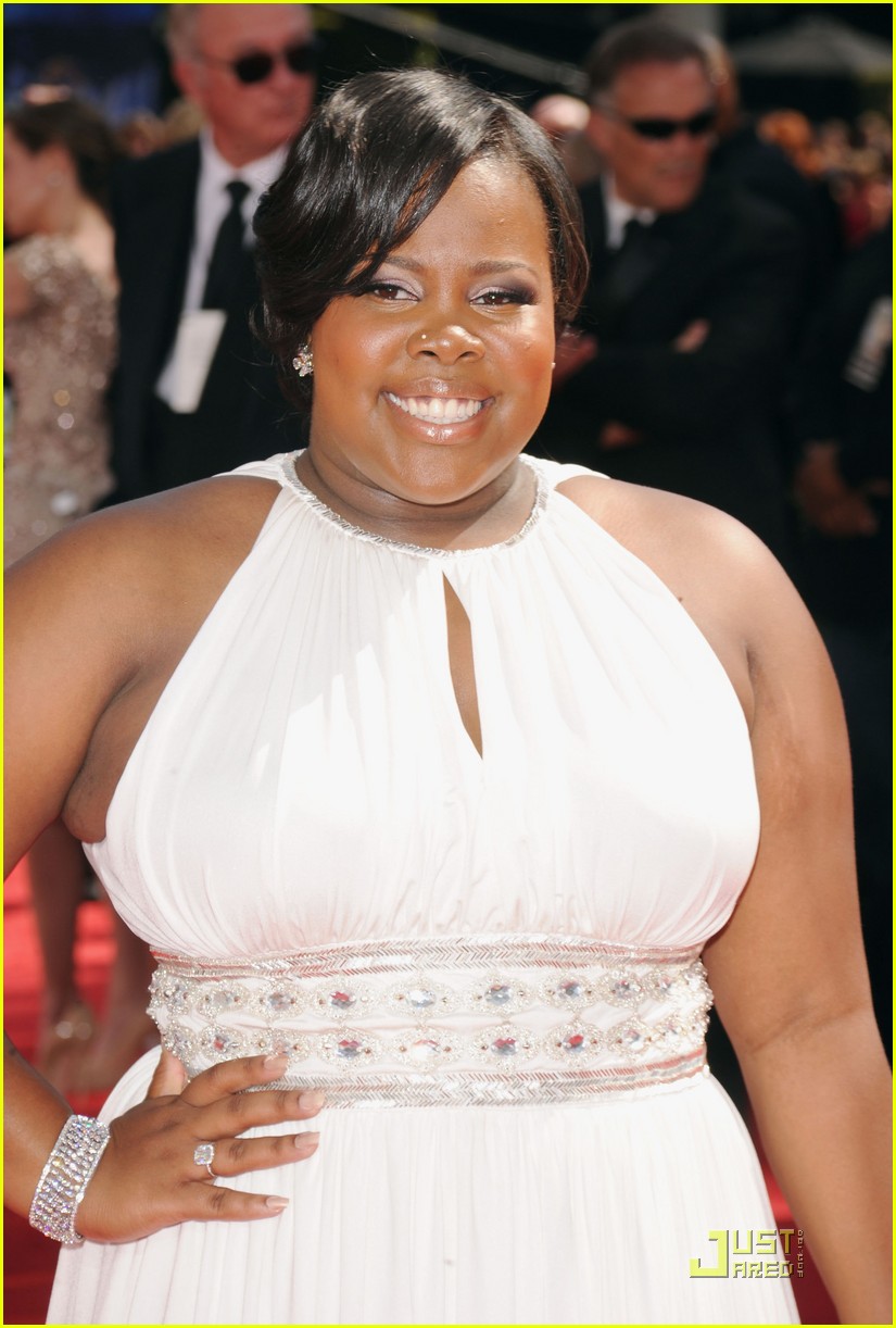 Amber Riley & Jenna Ushkowitz Emmys 2010 Red Carpet Photo 2476133(01)