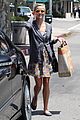 reese witherspoon whole foods grocery shopper 05