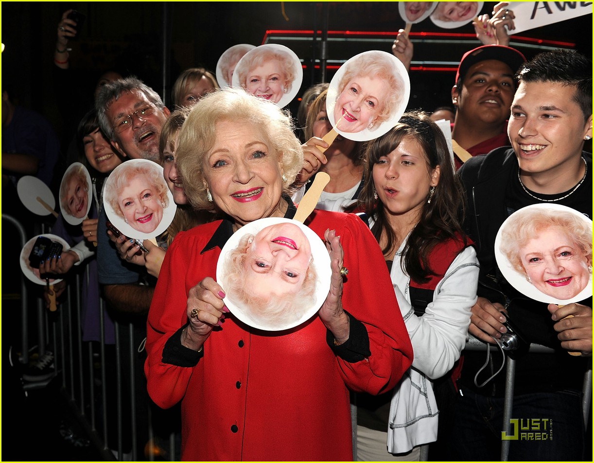 Kristen Bell 'You Again' Premiere With Betty White! Photo 2482272