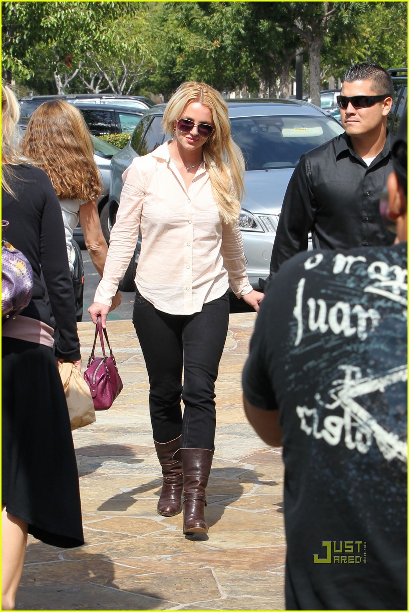 britney spears marmalade cafe 09
