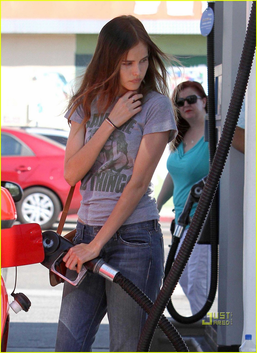 isabel lucas wild things gas station 10
