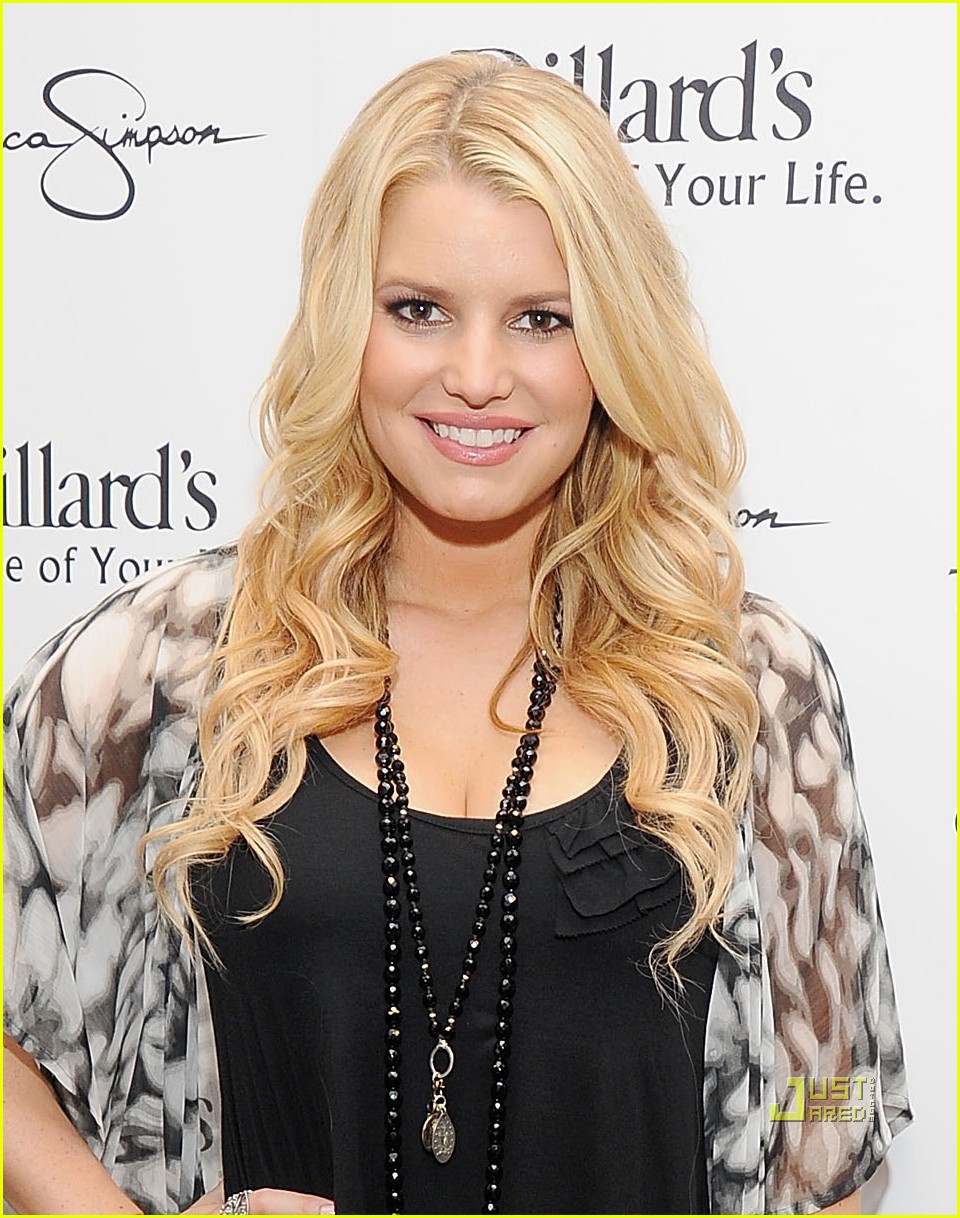jessica simpson promotes collection at dillards 02