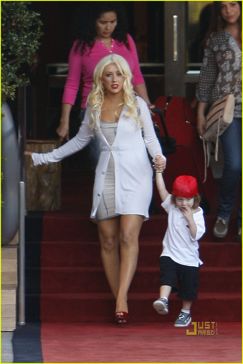 christina aguilera sls move out with max 012490604