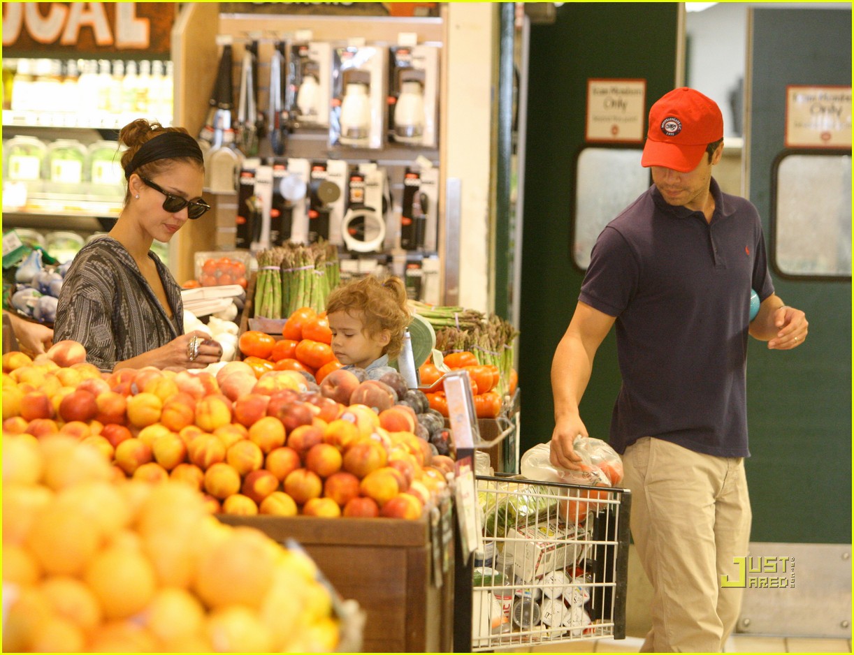 Jessica Alba & Cash Warren Family Food Shoppers! Photo 2486472 Cash