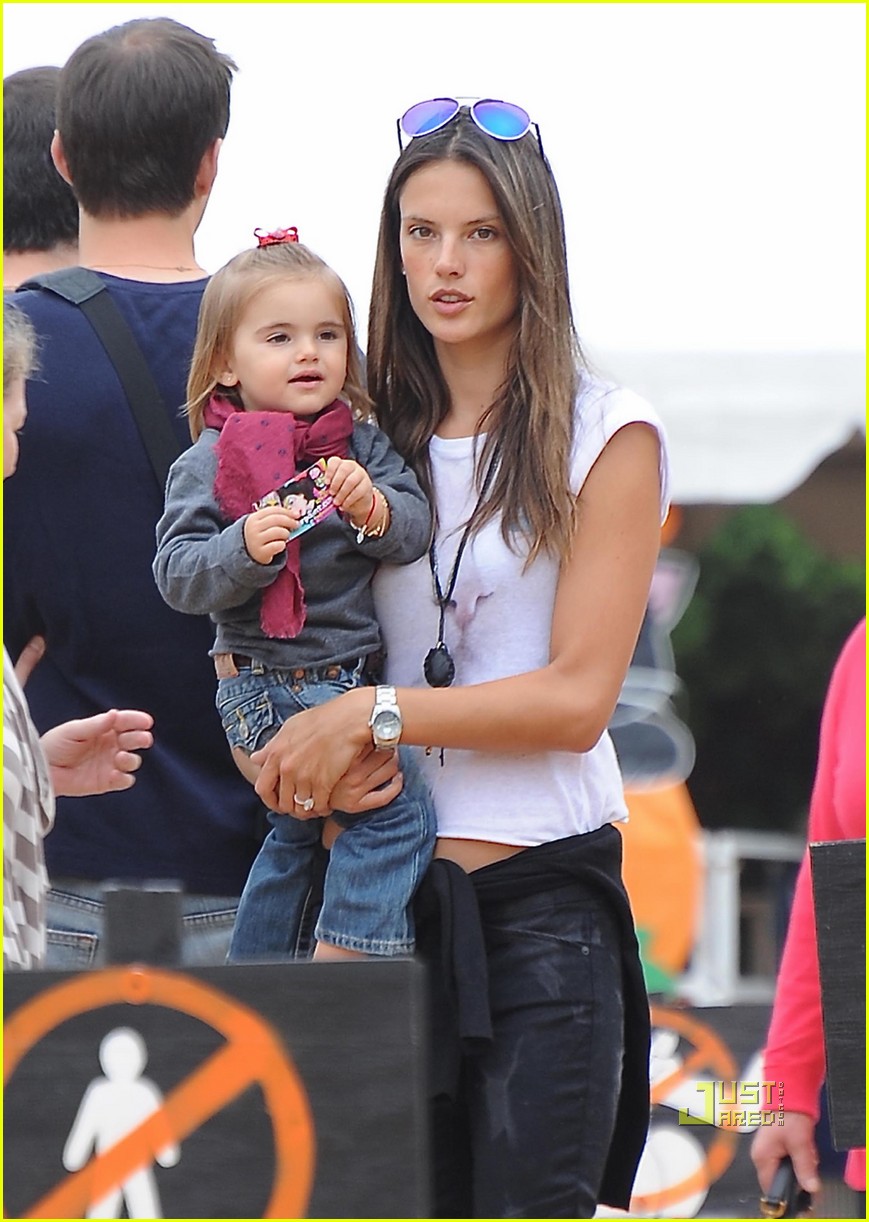 Alessandra Ambrosio Pumpkin Picking with Anja! Photo 2487961