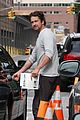 gerard butler apartment hunting downtown nyc 04