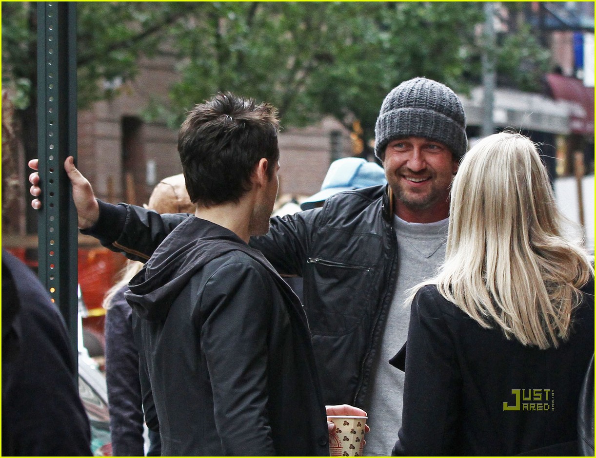 gerard butler laughing with leto 04