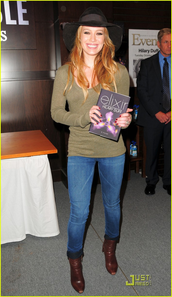 hilary duff book signing sweetie 042488850