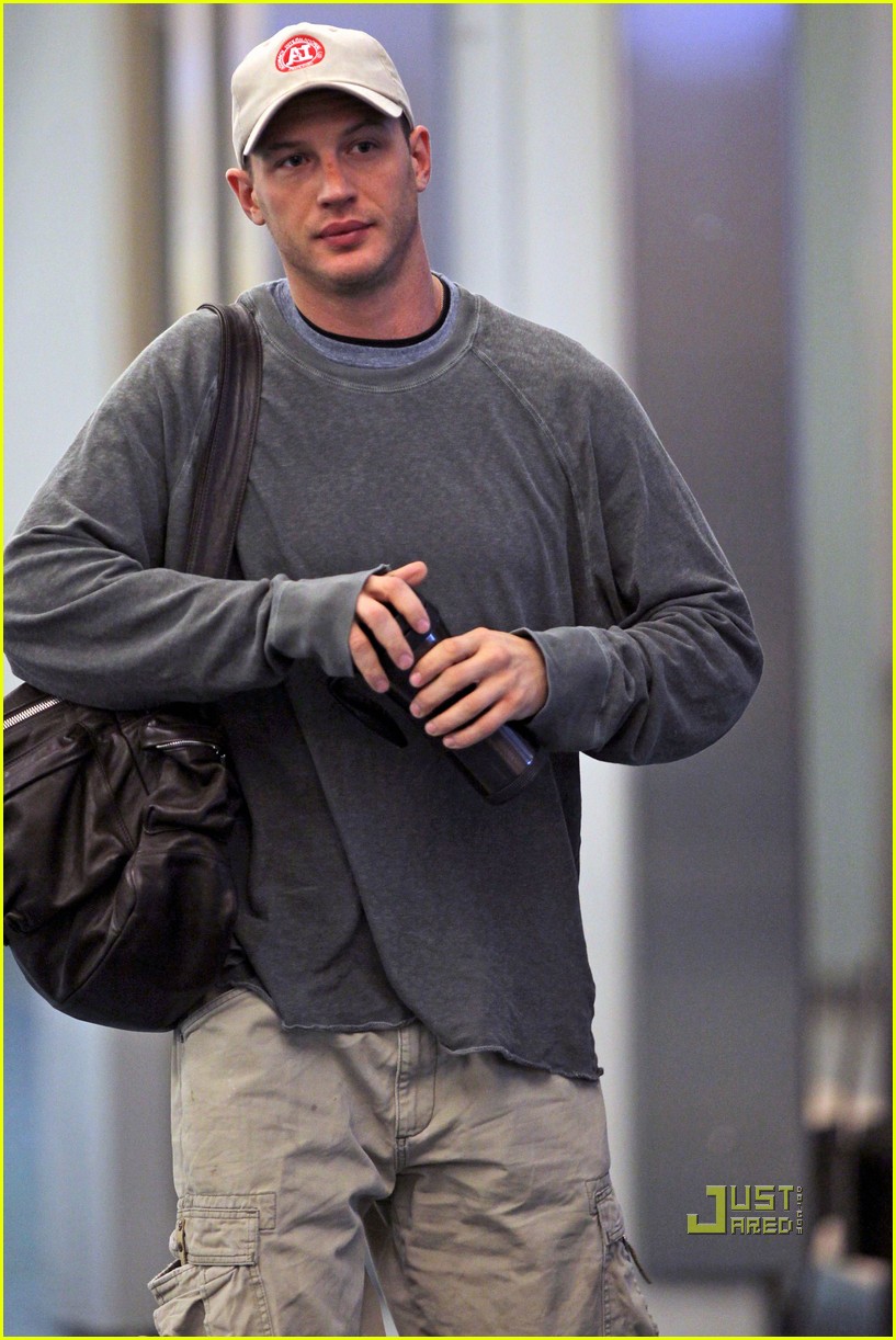 tom hardy leaving vancouver airport 032489193