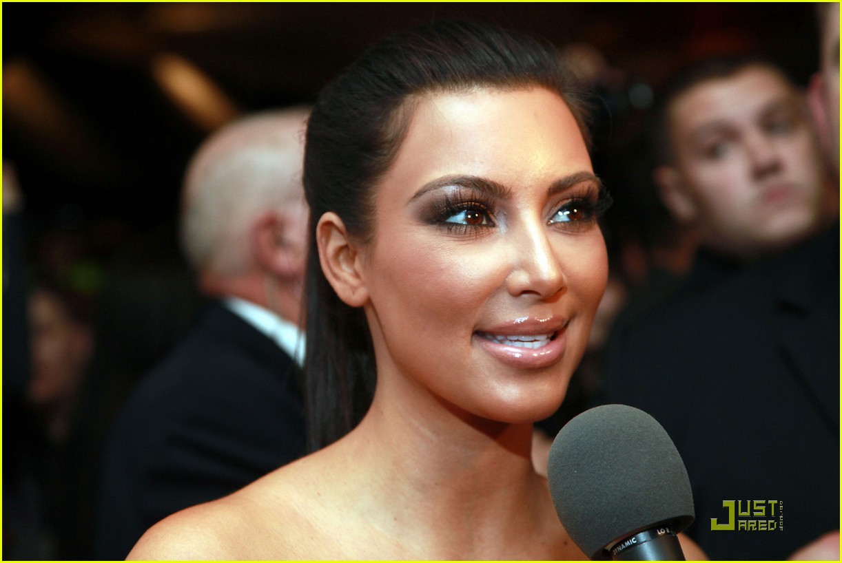 kim kardashian opens luxury lanes 13