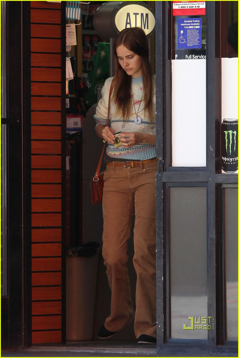 isabel lucas gas station acting coach 14