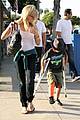 reese witherspoon deacon crutches 04