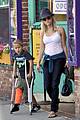 reese witherspoon deacon crutches 05