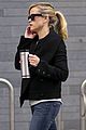 reese witherspoon starbucks tea vancouver 03