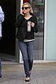 reese witherspoon starbucks tea vancouver 04