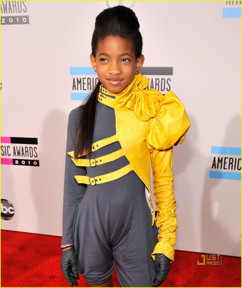 willow smith amas red carpet 2010 02