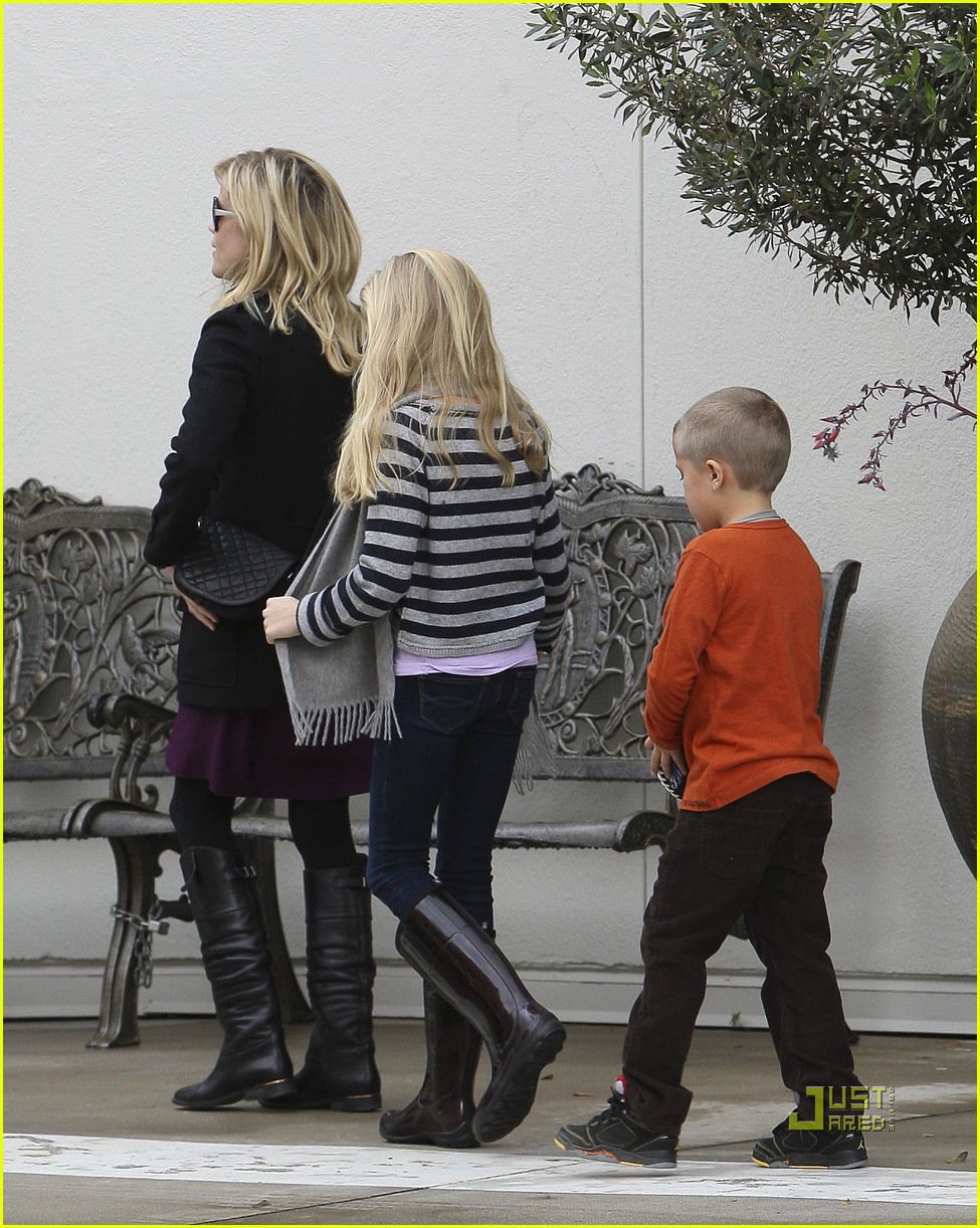 reese witherspoon family sunday funday 112497479
