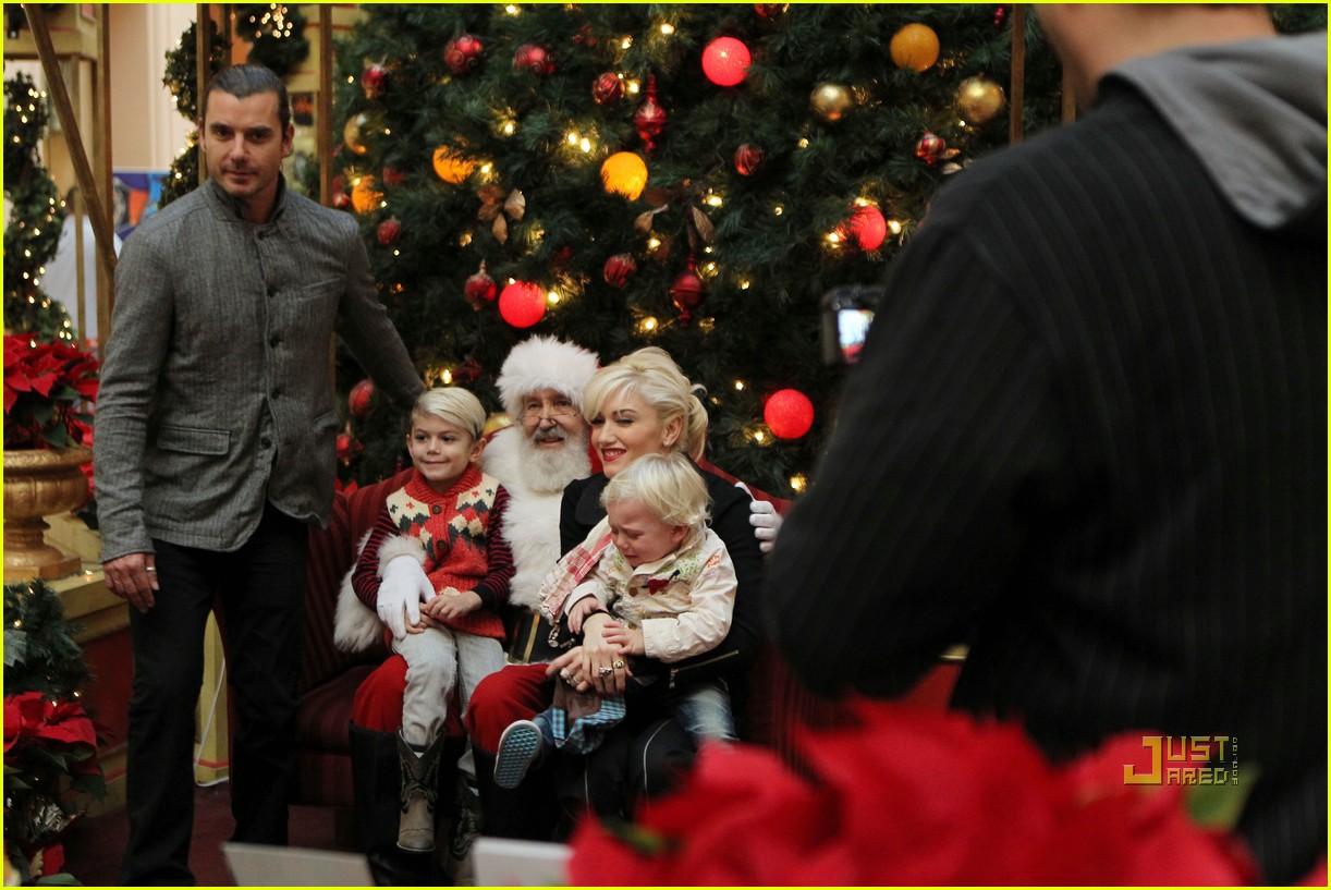 Gwen Stefani Santa Claus Visit with Family! Photo 2505900 Celebrity