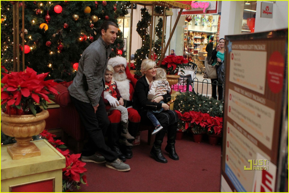Gwen Stefani Santa Claus Visit with Family! Photo 2505905 Celebrity(02)