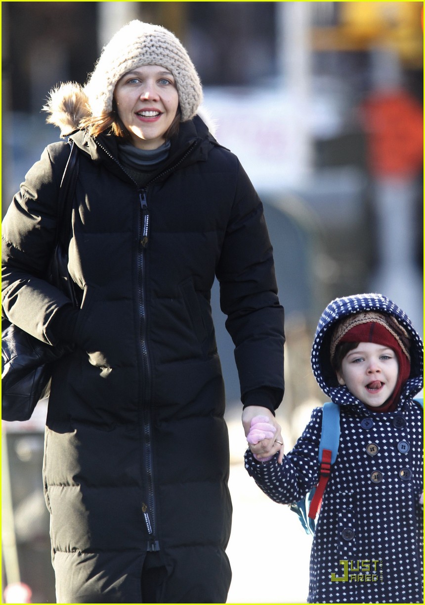 Maggie Gyllenhaal Bundled Up in Brooklyn! Photo 2502376 Celebrity