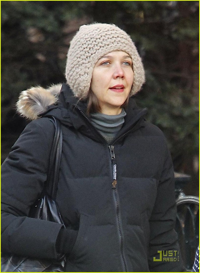 Maggie Gyllenhaal Bundled Up in Brooklyn! Photo 2502378 Celebrity
