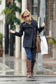 reese witherspoon shopping 02