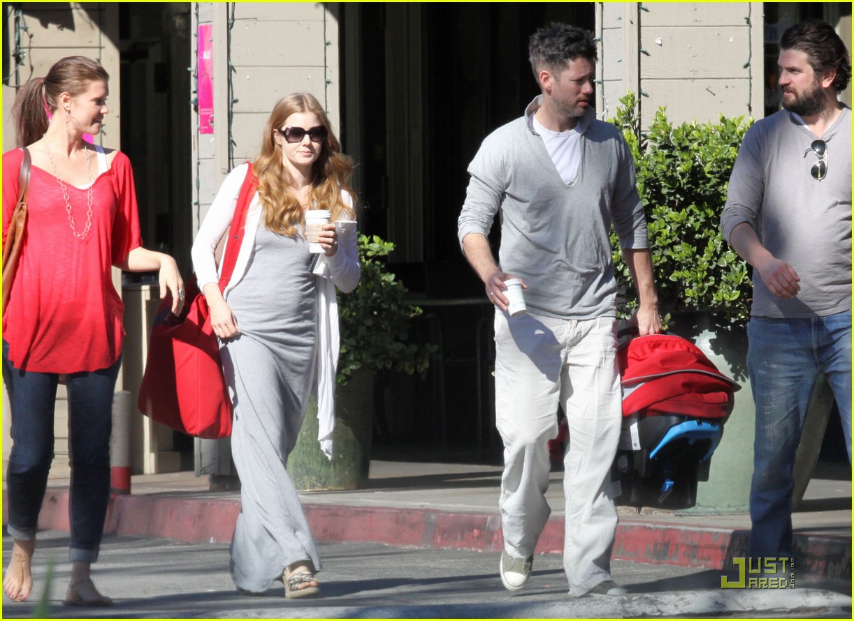 Amy Adams Breakfast with Darren Le Gallo & Aviana! Photo 2514071