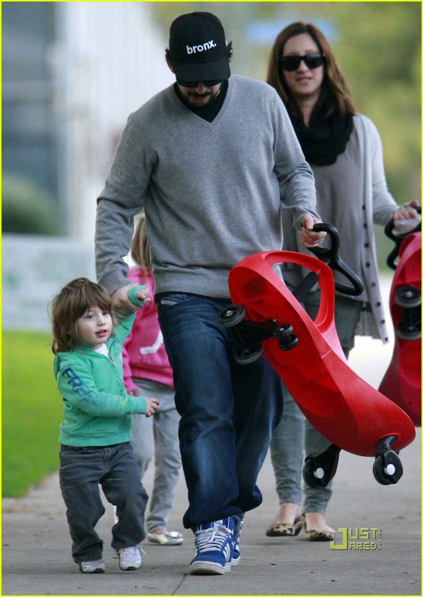 Jordan Bratman & Max: Playground Pair: Photo 2507895 | Celebrity Babies