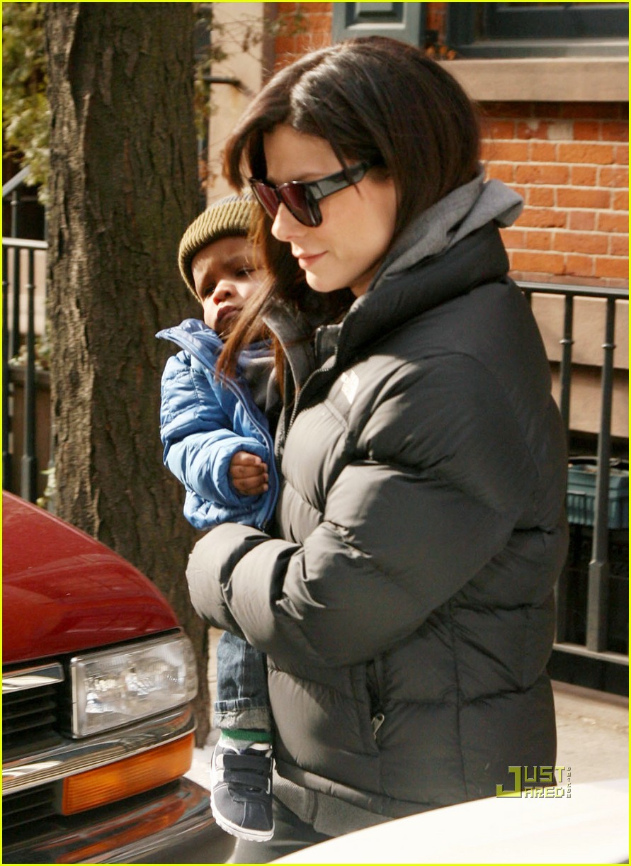 Sandra Bullock & Louis Bundle Up in the Big City Photo 2513137